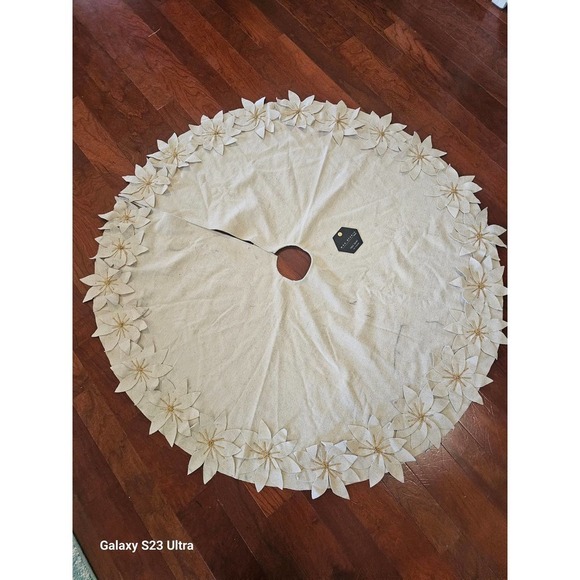 MAX Tree Skirt beige with gold accent, 52' or 132cm - Picture 4 of 6